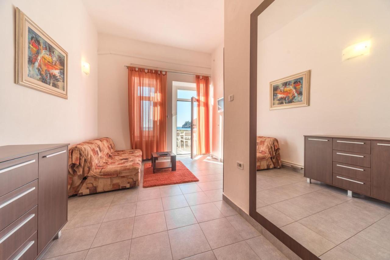 R Club Old Town Apartment *