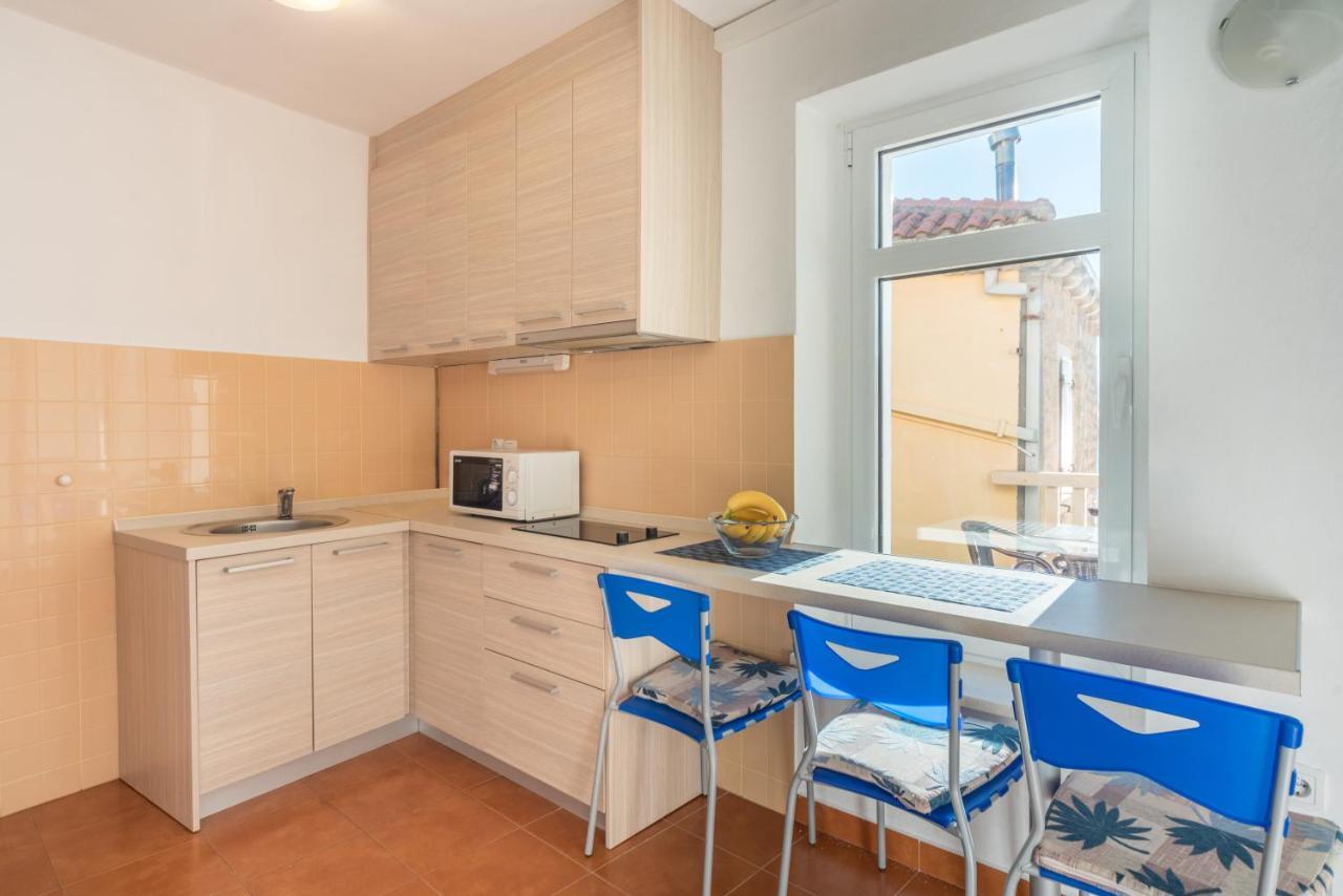 R Club Old Town Apartment